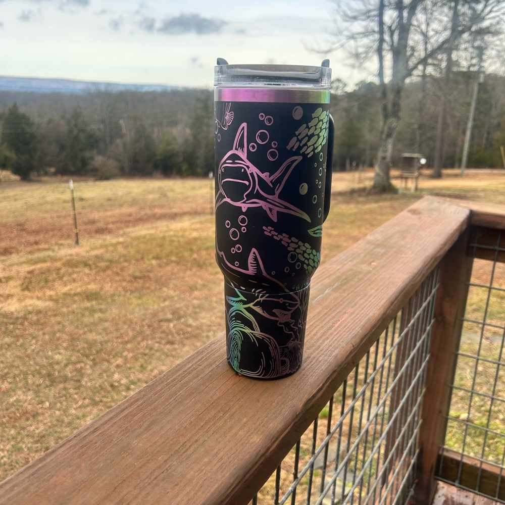 Shark engraved tumbler with snack holder - Picture 3 of 4